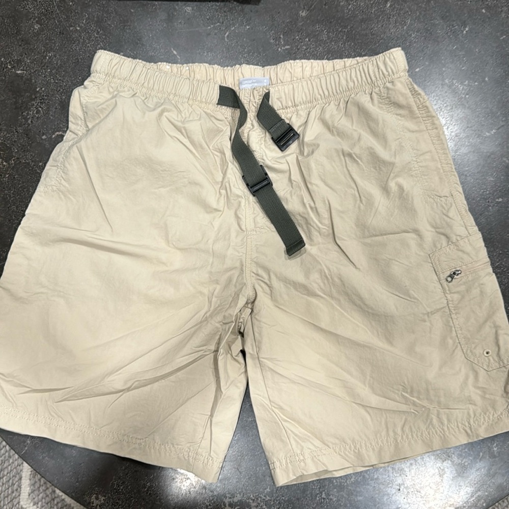 Columbia Shorts, Size L